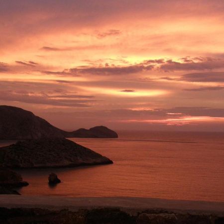 Вилла C & C _ Cycladic House With Endless Sea View Эрмуполис Экстерьер фото