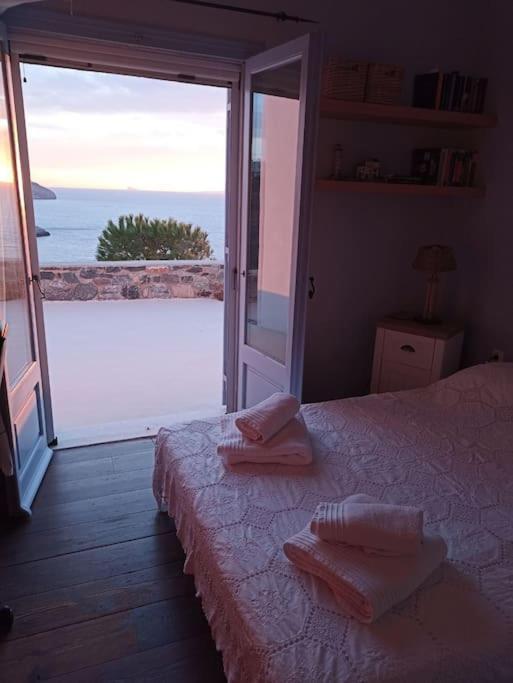 Вилла C & C _ Cycladic House With Endless Sea View Эрмуполис Экстерьер фото