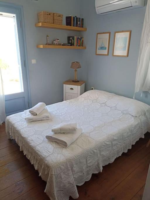 Вилла C & C _ Cycladic House With Endless Sea View Эрмуполис Экстерьер фото