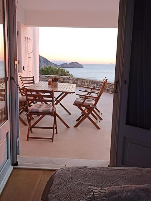 Вилла C & C _ Cycladic House With Endless Sea View Эрмуполис Экстерьер фото